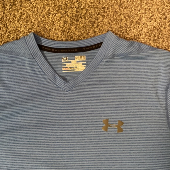 Light blue Under Armor v-neck t-shirt. - Picture 2 of 2